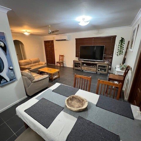 Thuringowa Central - Photo 1