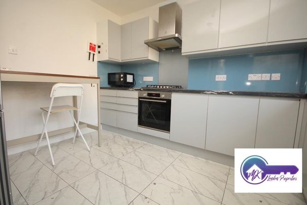 3 Bedroom Flat To Rent - Photo 1