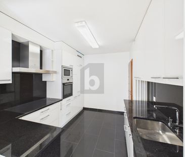 BRIGHT AND SPACIOUS WITH LOTS OF ROOM TO LIVE - Photo 5