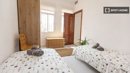 2 room luxury Apartment for rent in Seville, Spain - Photo 5