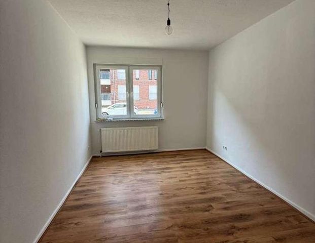 Frisch renovierte 2-Zimmer-Erdgeschosswohnung in zentraler Lage von Recklinghausen zu vermieten. - Foto 1