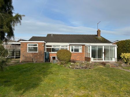 3 bedroom detached bungalow to let - Photo 4