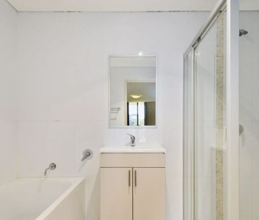 Modern 2 bedroom split level unit - Photo 2