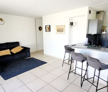 Location appartement 2 pièces, 52.28m², Marseille 08 - Photo 3