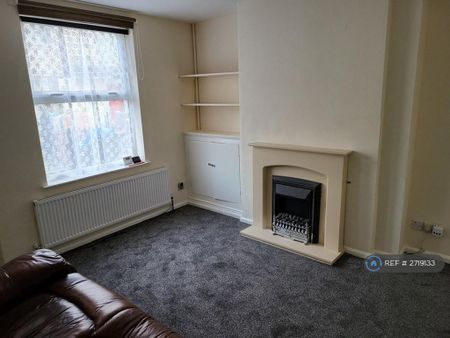 2 bedroom terraced house to rent - Photo 2