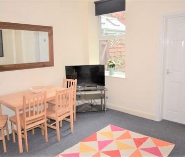 5 bedroom House To Let Total Size: 1260 SQ FT - Photo 1