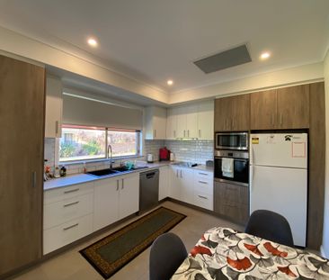 Modern Granny Flat - Photo 4