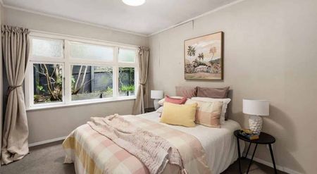 4-Bedroom, 2-Bathroom Home in Aro Valley - Photo 5