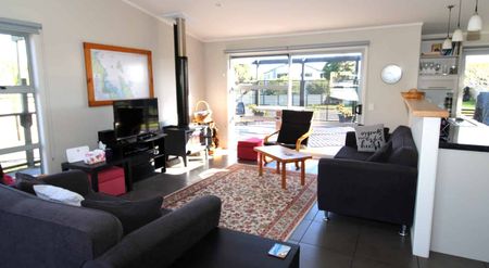 Family fun on Waimare - Photo 3