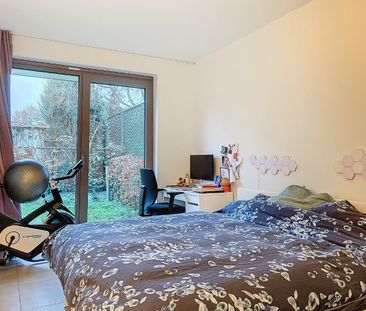 Ruim gelijkvloers app met 2kamers-tuin-parking - Photo 3