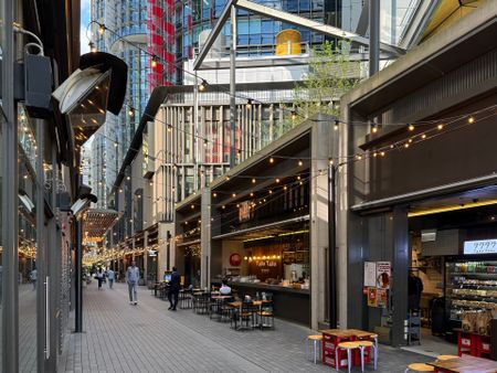 Fully Furnished Executive Style Apartment Located In a Prized Harbourside Pocket - Photo 4