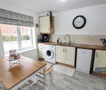 3 bedroom terraced house to rent - Photo 3