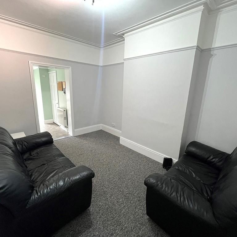 5 bedroom terraced house to rent - Photo 1