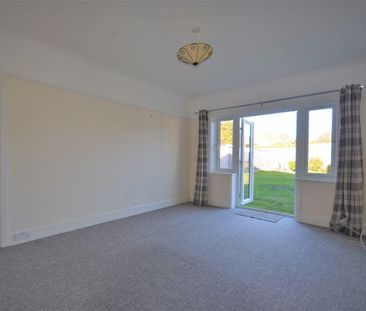 3 bedroom detached bungalow to rent - Photo 2