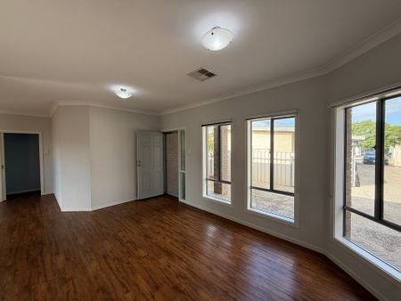 Modern Living in a Highly Desirable Location. - Photo 5
