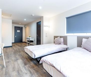 1 bedroom in a flat share to rent - Photo 5