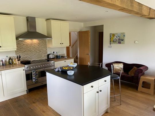 Near Royston Double Room with Own Bathroom - Photo 1