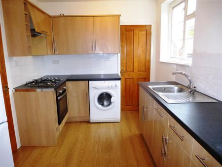 3 bedroom semi-detached house to rent - Photo 3