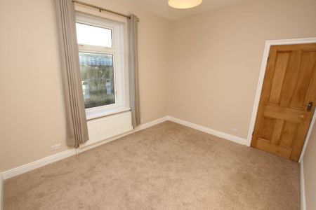 4 bedroom semi-detached house to rent - Photo 4