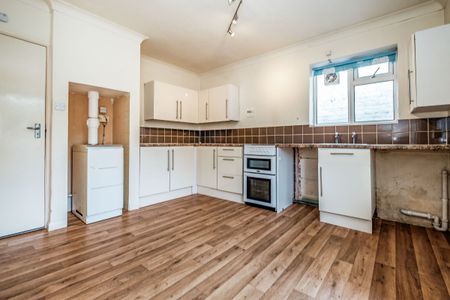 3 bedroom bungalow to rent Seafield Avenue, Goring-by-Sea, Worthing, BN12 - Photo 4