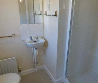 4 bedroom detached house to rent - Photo 3