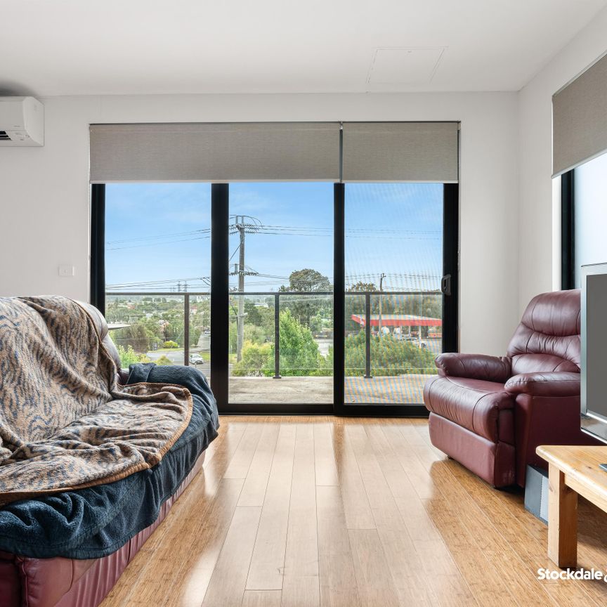 AS NEW TWO STOREY APARTMENT IN ROWVILLE - Photo 1