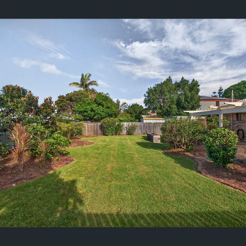 Conveniently located home - Photo 1