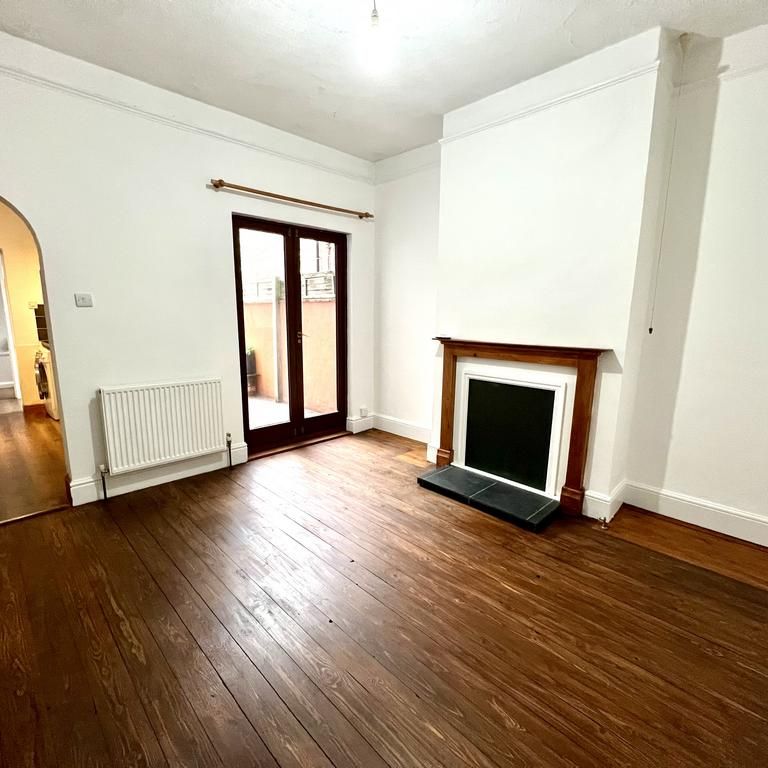 3 bedroom terraced house to rent - Photo 1