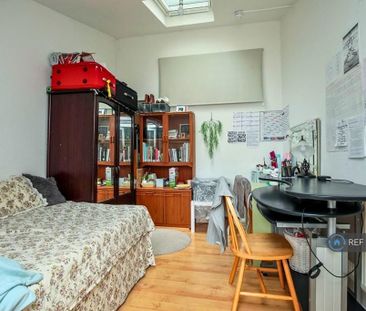 1 bedroom in a flat share to rent - Photo 6