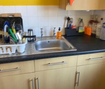 2 Bed Flat, Stapleton Road, BS5 - Photo 2