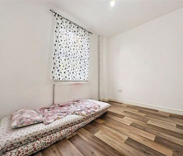 Myrtle Road, Hounslow, TW3 1QE - Photo 6