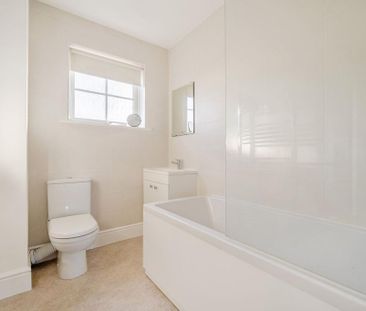 5 bedroom end of terrace house to rent - Photo 3