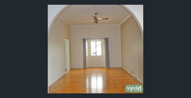 Charming Queenslander in the Heart of Gladstone - Photo 1