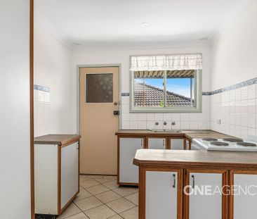 3 BEDROOM NOWRA UNIT - CLOSE TO CBD WITH GARAGE ACCESS - Photo 1