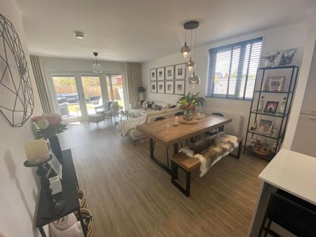 3 bedroom semi-detached house to rent - Photo 3