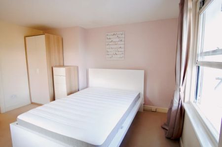 2 Bedroom 1 Bathroom - Photo 2