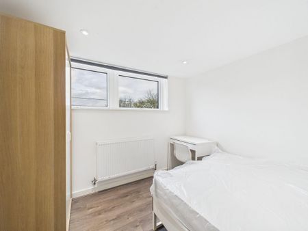 4 bedroom flat to rent - Photo 3