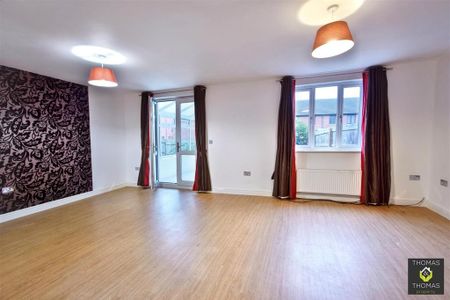 4 bedroom semi-detached house to rent - Photo 2