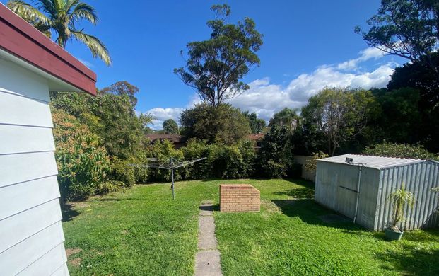 4 bedroom home in the heart of Budgewoi - Photo 1