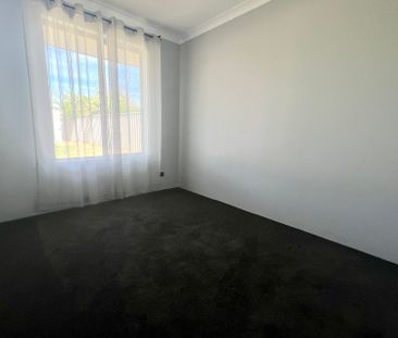 Neat & Comfortable Home in a Super Convenient Location! - Photo 3