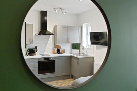 1 bedroom in a house share to rent - Photo 2