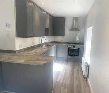 A very pretty, recently renovated, two bedroom Coach House set with... - Photo 3