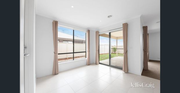 Neat & Tidy home in Convenient Location! - Photo 1