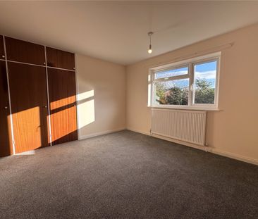 The Vicarage, Wombridge Road - Photo 4