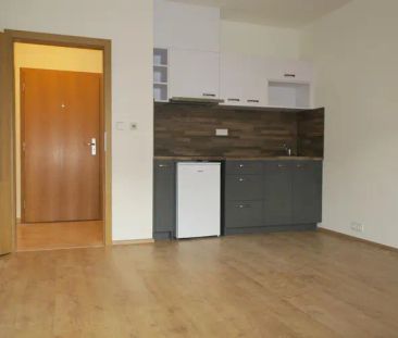 Pronájem cihlového bytu 1+kk s balkonem v Brně - Řečkovicích - Photo 1