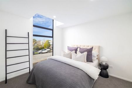 Edgeware Modern Comfort – 2 Bed / 2 Bath Townhouse - Photo 4
