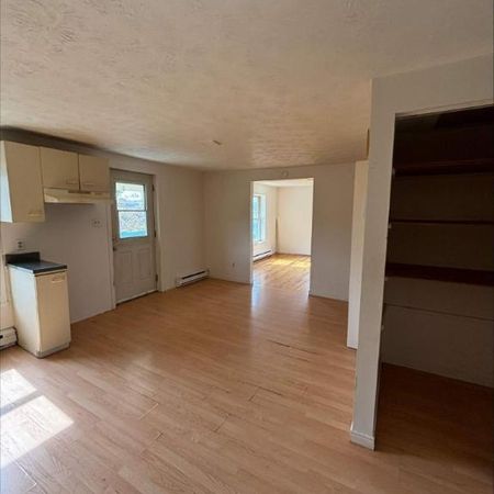 2 CH - 1 SDB - Windsor - $850 /mo - Photo 3