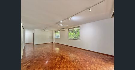 Gorgeous inner city apartment in leafy street - Photo 3