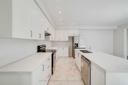 For Lease - 5 Frederick Taylor Way, East Gwillimbury, Ontario - Photo 4