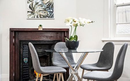 3 bedroom period home in quiet street - Photo 2